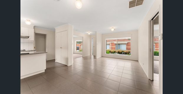 Immaculate 3 Bedroom Unit in Convenient Location! - Photo 1