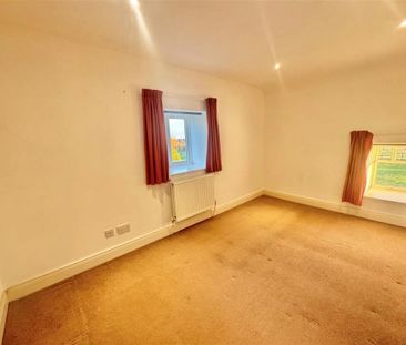 4 bedroom detached house to rent - Photo 4