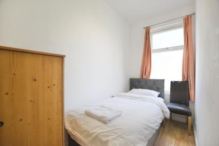 4 bedroom terraced house to rent - Photo 4