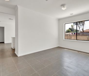 4 Bedroom Home in Werribee - Photo 3