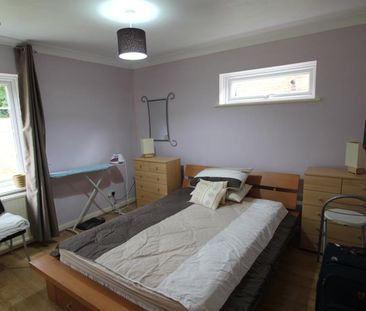 The Birches, Woking - 1 bedroomProperty for lettings - Seymours - Photo 2