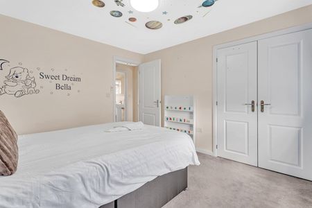 3 Bed Detached House, Amelia Crescent, CV3 - Photo 2