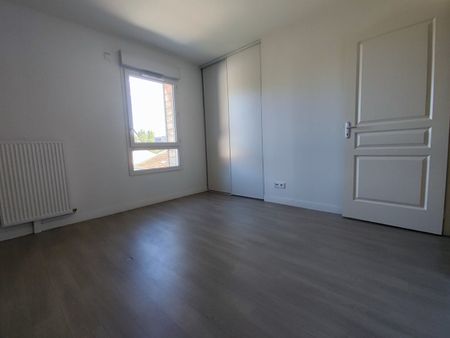 Location Appartement 3 pièces 66m² - Photo 3