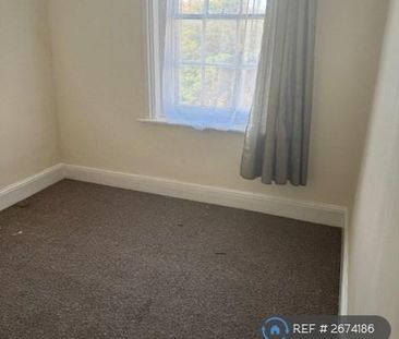 3 bedroom flat to rent - Photo 5