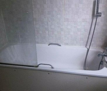 1 bedroom in a flat share to rent - Photo 4