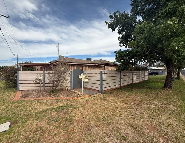 Ray White Forbes - 02 6851 1411 - Photo 1