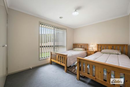 Beautiful Three Bedroom Townhouse - Photo 5