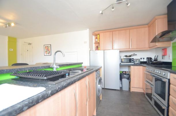 5 bedroom semi-detached house to rent - Photo 1