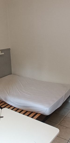 À LOUER – Studio meublé au rez-de-chaussée à TOURS centre • Réf. TNG-G0562 - Photo 1