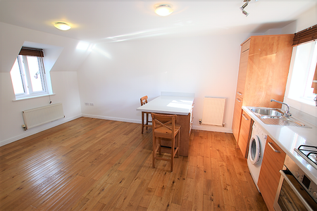 2 Bedroom Detached Apartment in Bromley - Photo 3