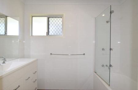 CHARMING 3 BEDROOM HOME WITH OUTDOOR AREA - Photo 5