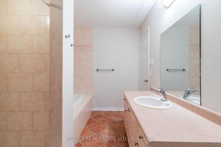 For Lease - 15 Bluewater Court, Toronto, Ontario - Photo 2