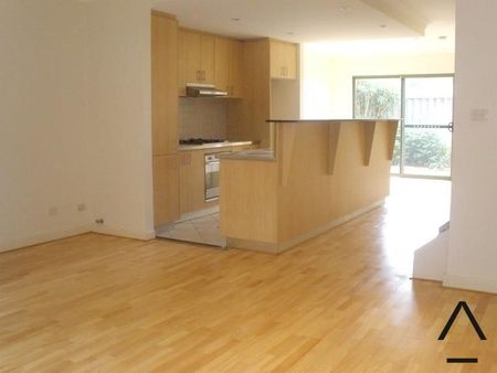 Modern 2-Bedroom Townhouse in Secure Complex – Close to Shops, Transport & Beach - Photo 4