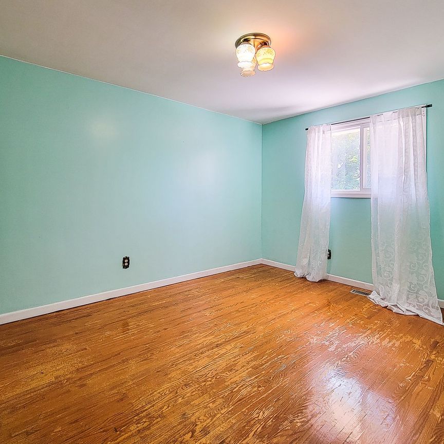 For Lease - 4433 Meadowvale Drive, Niagara Falls, Ontario - Photo 1