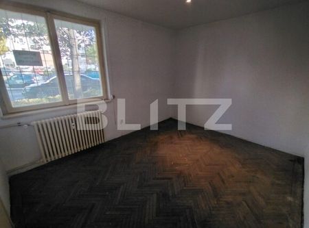 Apartament cu două camere la parter, circular, ultracentral, pretabil sediu firmă - Fotografie 2