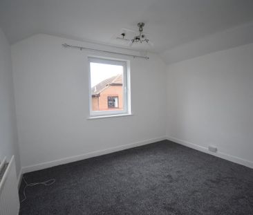 3 bedroom end of terrace house to rent - Photo 4