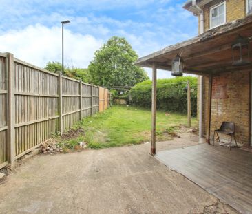 3 bed semi-detached house to rent in Great West Road, Hounslow, TW5 - Photo 5