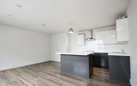 Ocean present this modern 2 bedroom first floor flat located on North Street close to shops, cafes and restaurants. Available on an unfurnished basis in June, - Photo 5