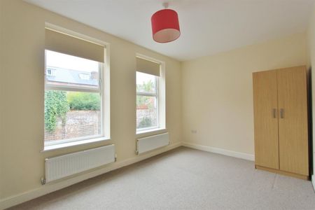3 bedroom House To Let - Photo 2