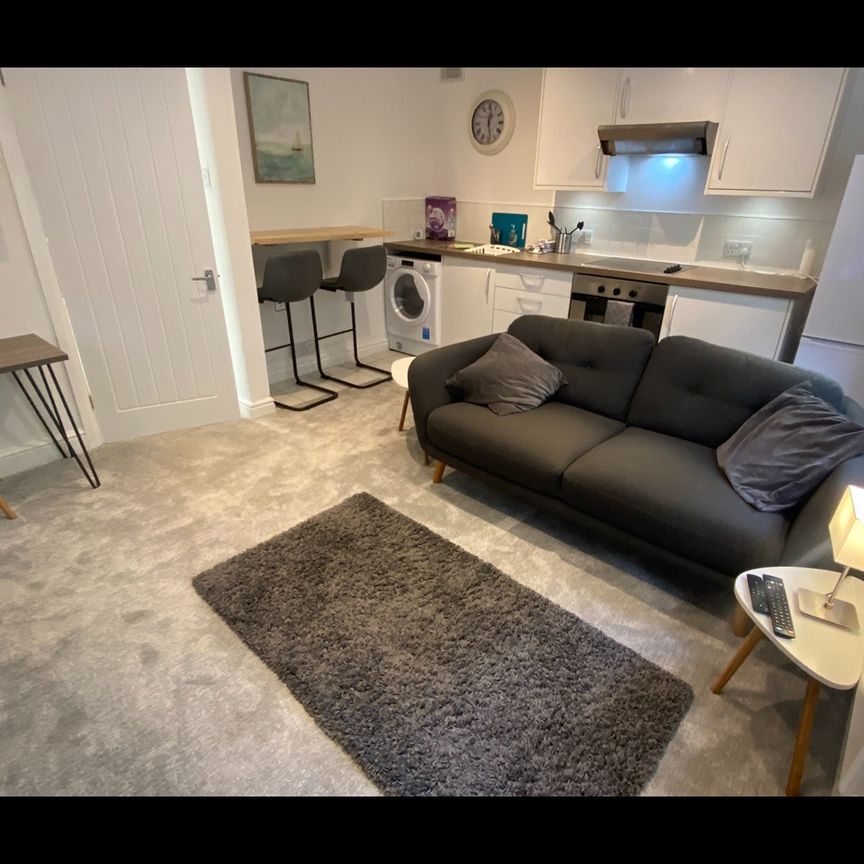 1 Bed Flat, Park Drive, M16 - Photo 1