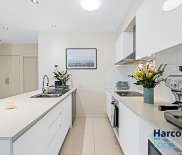 Modern Top Floor Unit - Offering Convenience and Style - Photo 6