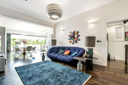 Well presented four bedroom characterful property within walking distance of Henley town centre. - Photo 3