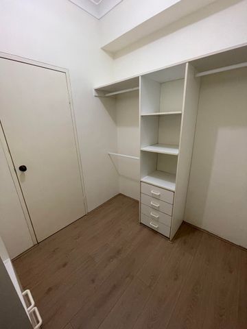 Modern Townhouse in the Heart of Dulwich Hill ! - Photo 4