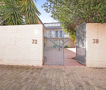 Spacious One Bedroom Unit in Great Location! - Photo 4