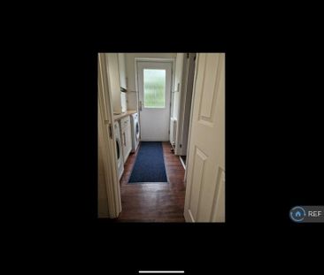 4 bedroom detached house to rent - Photo 4