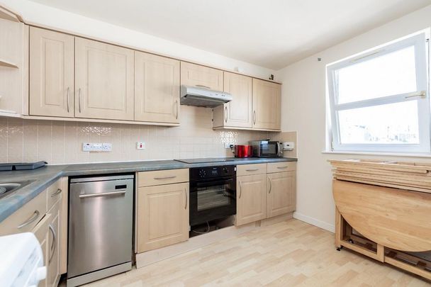 2 bedroom flat to rent - Photo 1