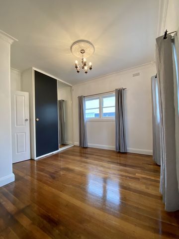 Luxurious and Unique Family Home not to be missed !!! - Photo 2