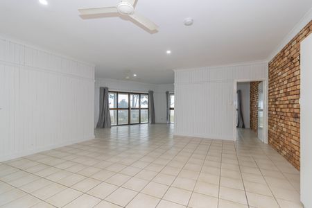 BEAUTIFUL OCEAN VIEWS - LARGE UNIT ON THE ESPLANADE - Photo 4