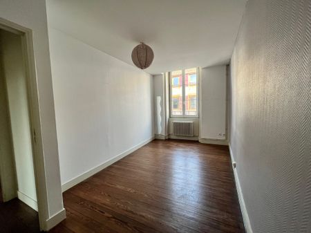 Location Appartement 3 pièces 59m² CHARLIEU 42190 - Photo 3