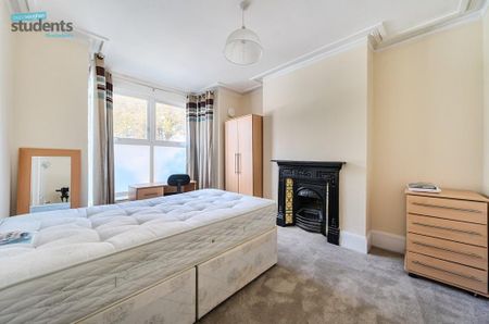 6 bedroom end of terrace house to rent - Photo 4