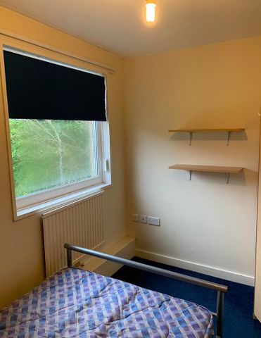 1 bedroom in a house share to rent - Photo 2