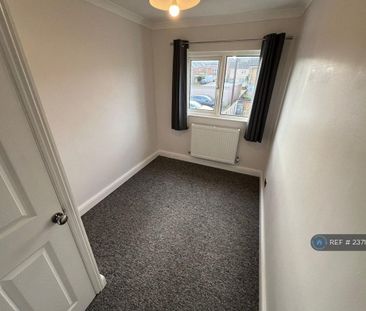3 bedroom semi-detached house to rent - Photo 4