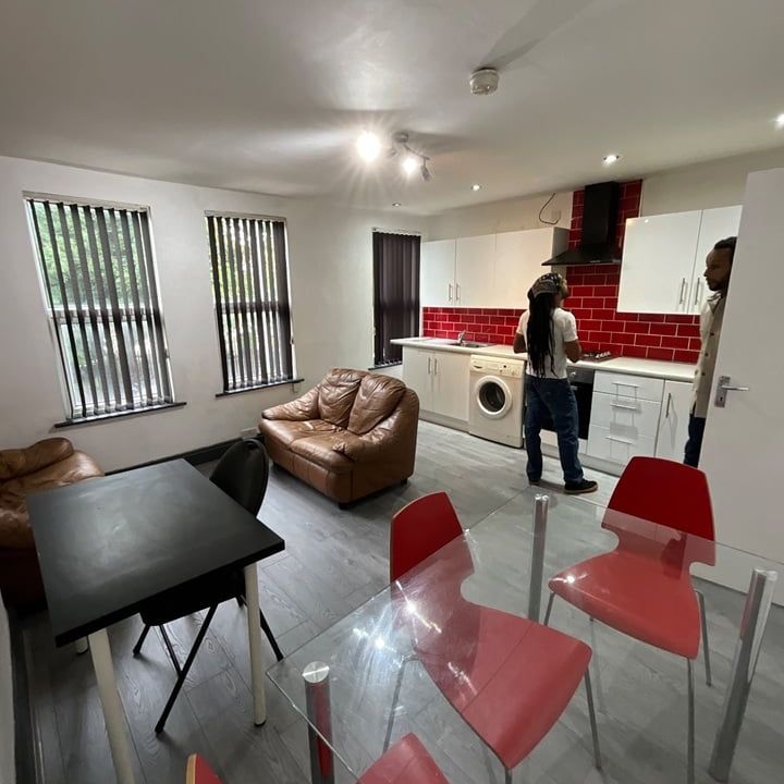 3 Bed Flat, Woodsley Road, LS3 - Photo 1