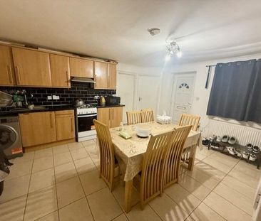 4 bedroom detached bungalow to rent - Photo 2