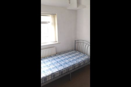 3 Bed Semi-Detached House, Richmond Avenue, LS6 - Photo 4