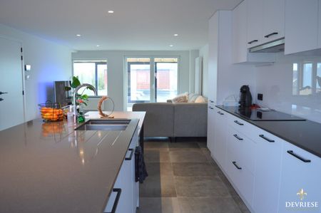 Schitterend vernieuwd duplexappartement te Harelbeke met vlotte bereikbaarheid - Foto 4