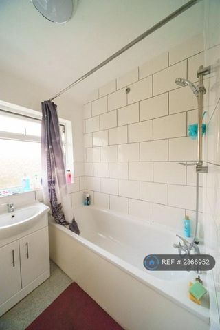 1 bedroom in a house share to rent - Photo 5