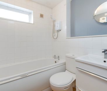 Flat to rent - Ruxton Close, Swanley, BR8 - Photo 6