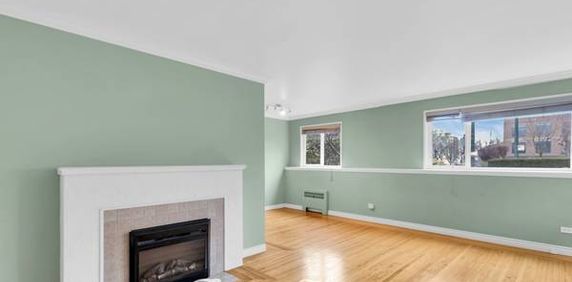 Spacious Studio + Den @ Cambridge Manor near DT (Fir St & W 10th Ave) - Photo 2