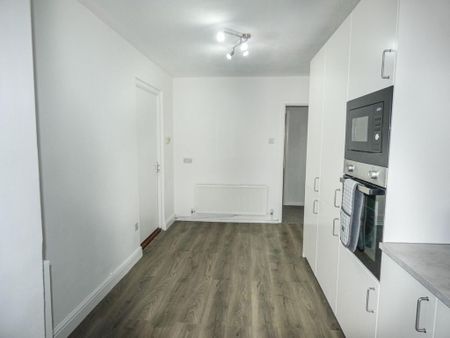 3 bedroom detached house to rent - Photo 5