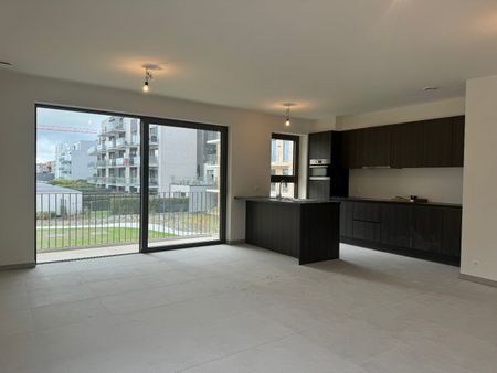 Stijlvol en energiezuinig nieuwbouwappartement met 2 slaapkamers en afgesloten garagebox in Veurne - Photo 5