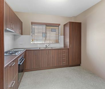 2/82 Jamieson Street, Bulimba, Qld 4171 - Photo 4