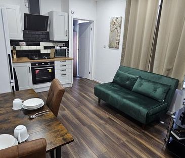 1 bedroom flat to rent - Photo 2