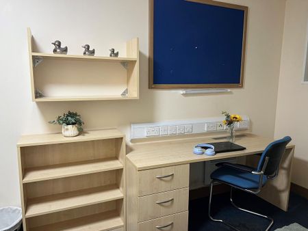 1 bedroom in a house share to rent - Photo 2