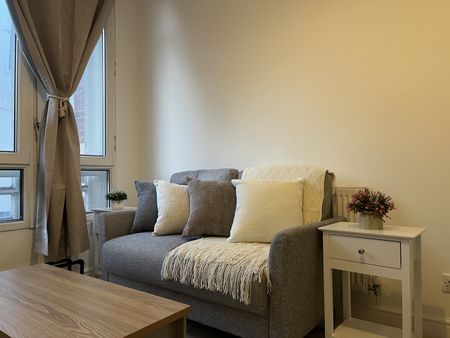 2 Bed Flat, Marsh Street, BS1 - Photo 3