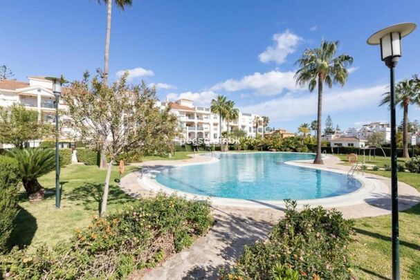 Middle Floor Apartment in San Pedro de Alcántara - Photo 1